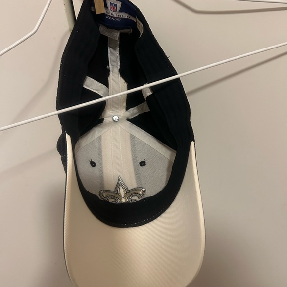 Reebok Black and White Hat - Picture 3 of 3